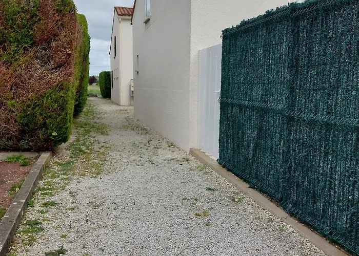 Maison Dans Avec Piscine سانت باليه سور مير